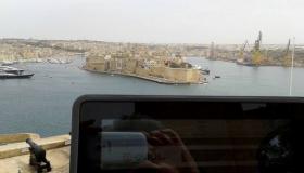 Στη Βαλλέτα λοιπόν της Μάλτας βρέθηκε η φίλη Λαμπρινή και φυσικά με φόντο το λιμάνι της πόλης, ενημερώθηκε από το αγαπημένο της e-evros.gr και μας έστειλε την αγάπη της.