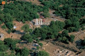 Yüksekten, Samothraki'nin arkeoloji alanı.