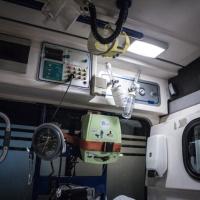 Με μαύρο βανάκι μετέφεραν ασθενή με covid και τον "ξεφόρτωσαν" έξω από το σπίτι του