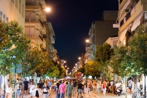 13η Λευκή Νύχτα στην Αλεξανδρούπολη με μουσικές σκηνές και προσφορές μέχρι τα μεσάνυχτα! (video)
