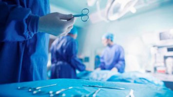 Απογευματινά χειρουργεία: Πως θα λειτουργούν και ποιο θα είναι το κόστος