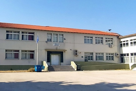 Διαμαρτυρία για την απομάκρυνση μαθητή από το Γυμνάσιο Φερών.