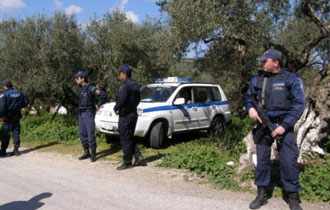 Ανθρωποκυνηγητό έχουν εξαπολύσει οι αστυνομικές αρχές στον Έβρο.