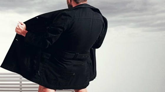 Αλεξανδρούπολη: Ξημερώματα Πρωτοχρονιάς άγνωστος με full face κατέβασε το παντελόνι του και επιδείκνυε τα... κάλλη του