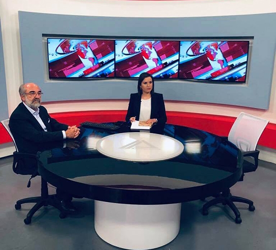 Στιγμιότυπο από το studio με την "άδεια καρέκλα" στη Δέλτα Τηλεόραση