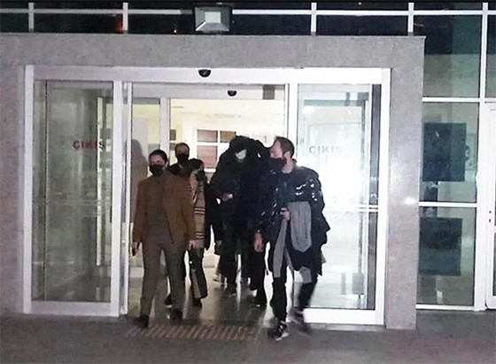 Στιγμιότυπο από την έξοδό τους από το δικαστικό μέγαρο Ανδριανούπολης.