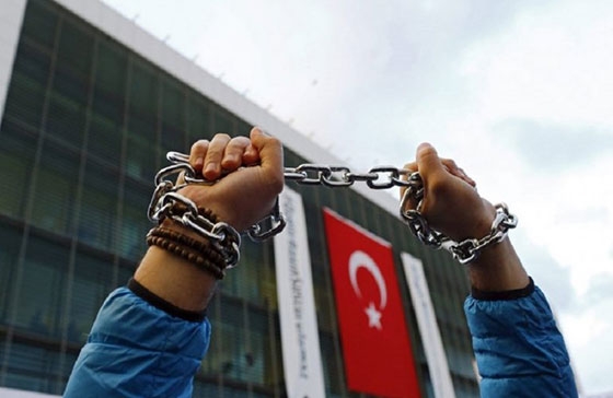 Τρεις Τούρκοι πρώην αστυνομικοί, κυνηγημένοι από το καθεστώς της Τουρκίας, κατέφυγαν στην Ελλάδα