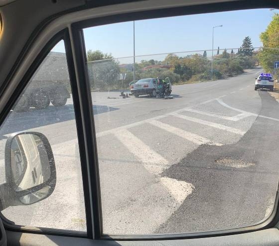 Σφοδρή σύγκρουση I.X. με φορτηγό στον κόμβο Μάκρης (φωτο)