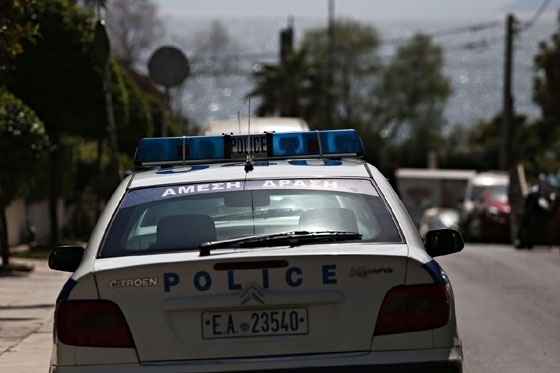 Αστυνομικός πυροβόλησε λαθροδιακινητή μετά από καταδίωξη 