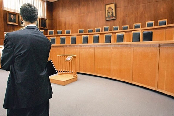 Εμπιστεύτηκε συγγενικό του πρόσωπο και στα δικαστήρια πλέον προσπαθεί να βρει το δίκαιό του