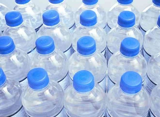 Νέα επιβάρυνση των καταναλωτών κατά 20% σε νερά, αναψυκτικά, χυμούς κλπ.