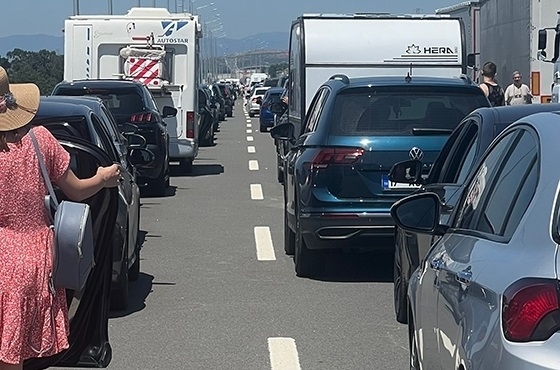 Οι μεγάλες ουρές αυτοκινήτων στα σύνορα Ελλάδας - Τουρκίας, είναι μόνιμο φαινόμενο.