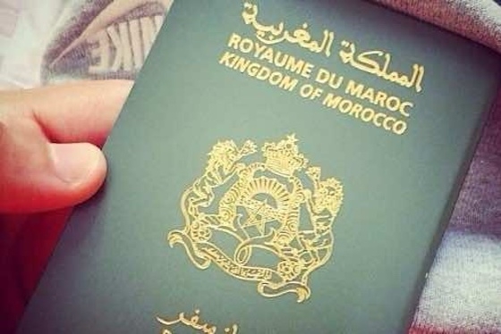Όλα τα έγγραφα κατασχέθηκαν όπως επίσης και  τέσσερα κινητά τηλέφωνα που βρέθηκαν στην κατοχή του δράστη.