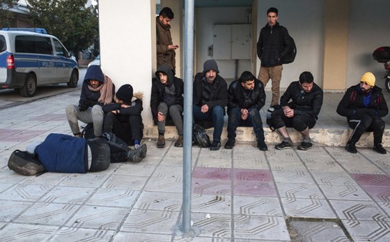 Associated Press: «Πρόσφυγες» γνώριζαν και τα σπίτια των Αστυνομικών στον Έβρο!