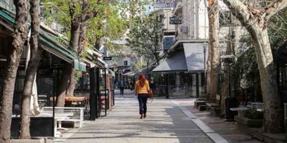 Υπουργός Εσωτερικών: Επιπλέον τετραγωνικά σε ανοικτούς χώρους για τα καταστήματα εστίασης