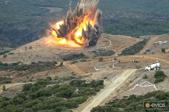 Ξεκινάει το "σφυροκόπημα" από τα ελληνικά άρματα στο πεδίο Βολής Αετού