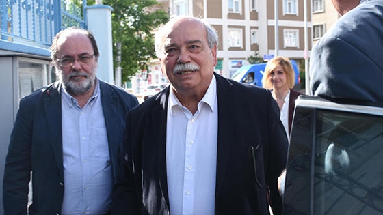 Ο κ. Βούτσης την στιγμή της άφιξης του στην Αδριανούπολη.