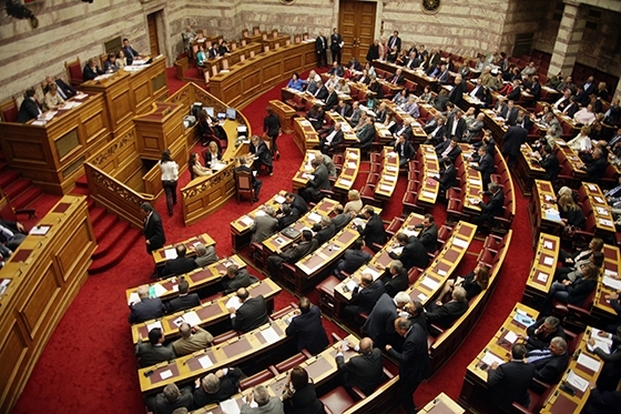 Με 230 "ΝΑΙ" και πολλές απώλειες για τον ΣΥΡΙΖΑ υπερψηφίστηκε και το 2ο πακέτο μέτρων