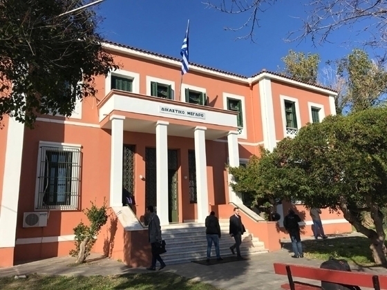 Αντιδράσεις για ΦΠΑ και υποχρεωτική παράσταση σε δικαιοπραξίες.