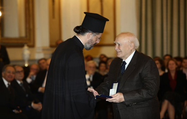 Ο Πρόεδρος της Δημοκρατίας τίμησε τον Αρχιμ. Απόστολο Καβαλιώτη.