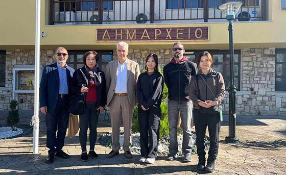 Οι Ιάπωνες δημοσιογράφοι συναντήθηκαν και με τον Δήμαρχο Σουφλίου Παναγιώτη Καλακίκο Οι Ιάπωνες δημοσιογράφοι συναντήθηκαν και με τον Δήμαρχο Σουφλίου Παναγιώτη Καλακίκο