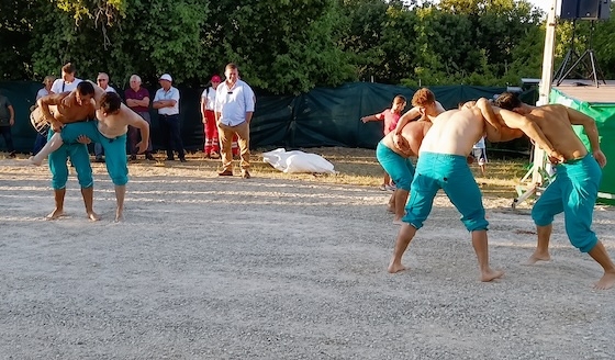 Αλεβίτικη πάλη με λάδι στη Ρούσσα Σουφλίου - Επτά αιώνες ζωντανής παράδοσης Αλεβίτικη πάλη με λάδι στη Ρούσσα Σουφλίου - Επτά αιώνες ζωντανής παράδοσης