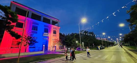 Στα χρώματα της σημαίας της Αρμενίας φωταγωγήθηκε το πρώην κτήριο της τράπεζας Ελλάδος στην Αλεξανδρούπολη. Στα χρώματα της σημαίας της Αρμενίας φωταγωγήθηκε το πρώην κτήριο της τράπεζας Ελλάδος στην Αλεξανδρούπολη.