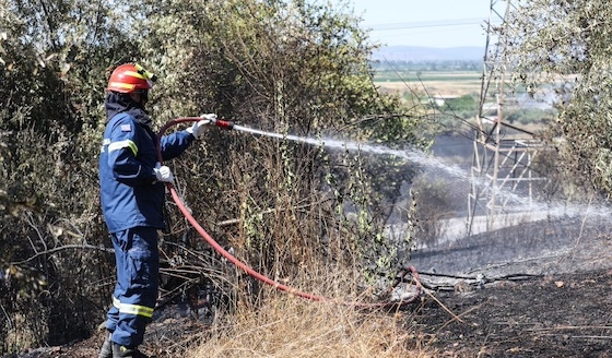 Συνελήφθη άνδρας στις Φέρες που έβαλε φωτιά στην αυλή του