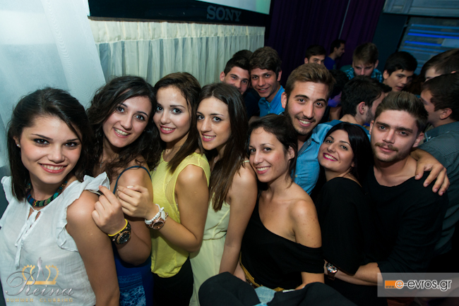 Ο απόλυτος χαμός στο opening του 'Reina summer club'.