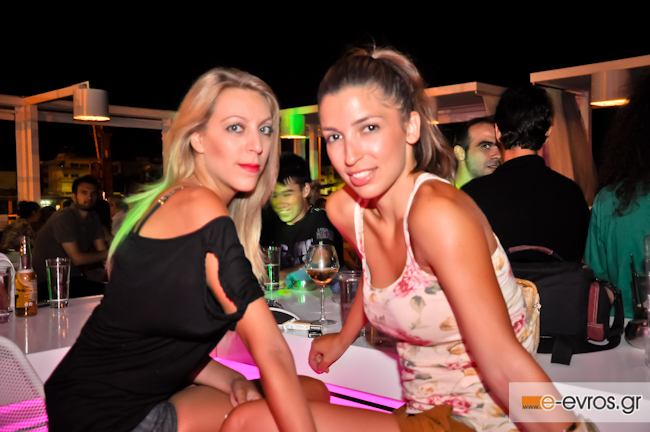 House μουσική με σαξόφωνο ζωντανά στο Yacht Club!