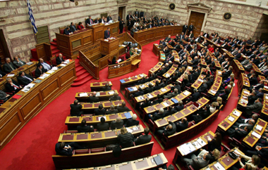 Εντυπωσιακή είναι η αλλαγή που συντελείται στα πρόσωπα που παίρνουν τις έδρες.