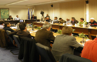 Το Δημοτικό Συμβούλιο ομόφωνα θεωρεί απόλυτα δικαιολογημένη την ανησυχία των εργαζόμενων.