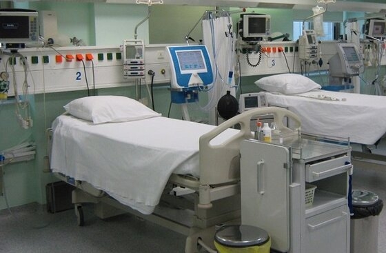 ΠΓΝΑ: 10 κενές κλίνες υπάρχουν διαθέσιμες και 3 ασθενείς νοσηλεύονται σε ΜΕΘ